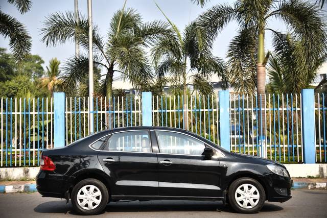 https://images10.gaadi.com/usedcar_image/4358052/original/603818b5c22faaf5cc81d09e4919cb05.jpg?imwidth=6401