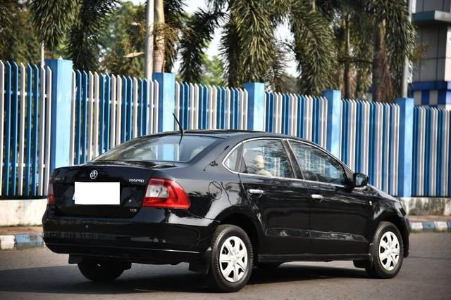 https://images10.gaadi.com/usedcar_image/4358052/original/processed_e2044932c03d9b3802e99f625337f107.jpg?imwidth=6402