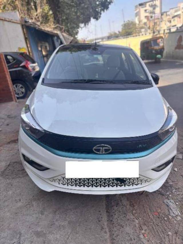 https://images10.gaadi.com/usedcar_image/4358146/original/21b7b2b8a2ff57dd20867a4b39ae1388.jpeg?imwidth=6402