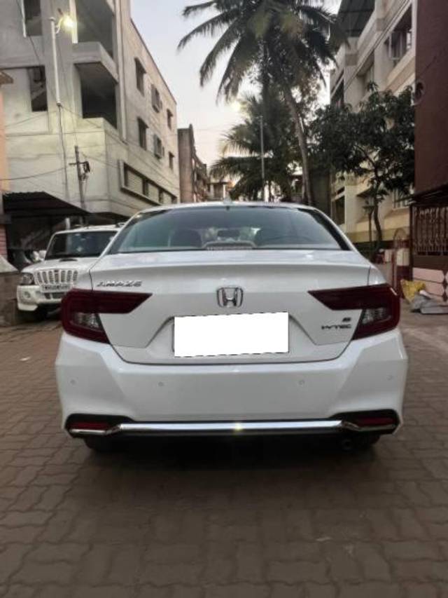 https://images10.gaadi.com/usedcar_image/4358199/original/processed_ac4b6ea4-6a91-4e63-802f-4c7c5fefd583.jpg?imwidth=6402