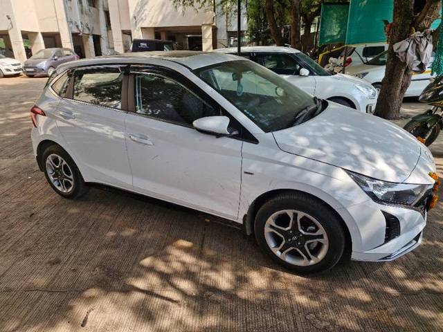 https://images10.gaadi.com/usedcar_image/4358254/original/a7543c78163306799d9cda8b0c9412b6.jpg?imwidth=6402