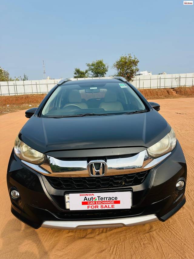 https://images10.gaadi.com/usedcar_image/4358258/original/d79fb77f56042b9d407ee80b47073c5e.jpg?imwidth=6400