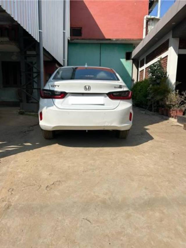 https://images10.gaadi.com/usedcar_image/4358286/original/processed_5ae2d4cd-e004-4fd9-a689-7277df5b1478.jpg?imwidth=6402