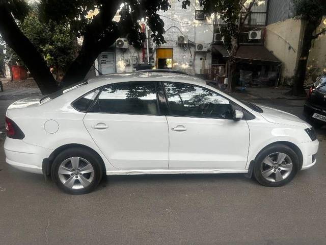 https://images10.gaadi.com/usedcar_image/4358293/original/processed_a6d1bbd2-974c-4459-8d3e-58363b72fb03.jpeg?imwidth=6401