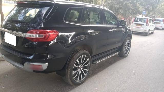 https://images10.gaadi.com/usedcar_image/4358302/original/processed_e255bd903039836e8c6beab09a0f8161.jpg?imwidth=6402