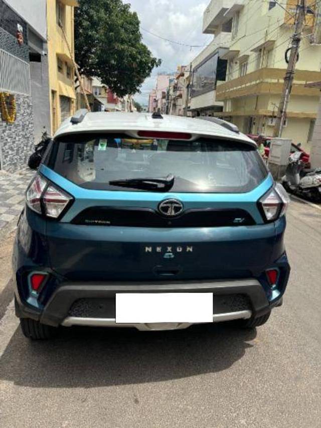 https://images10.gaadi.com/usedcar_image/4358306/original/6aa9af3b9a00c3914e443b533eadcfa0.jpeg?imwidth=6401