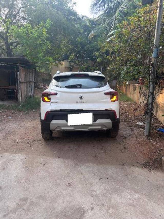 https://images10.gaadi.com/usedcar_image/4358311/original/ba325482264196d4a4deaa4e02ec4eb2.jpeg?imwidth=6402