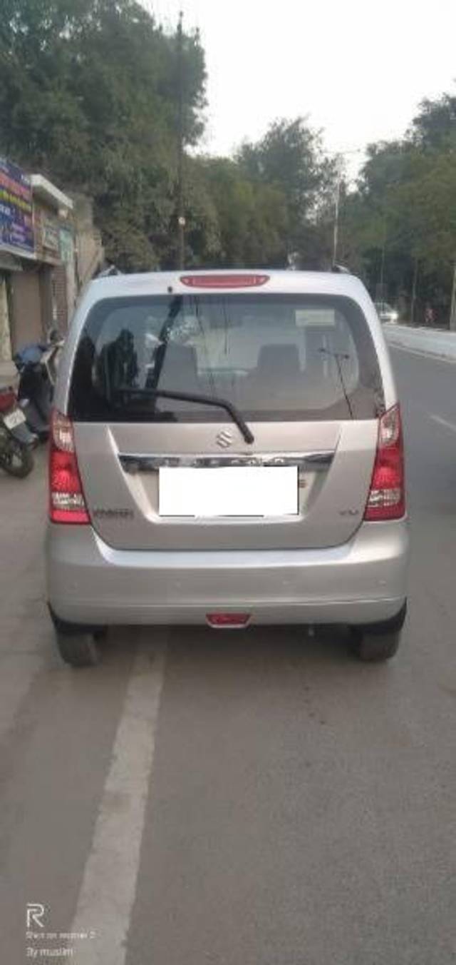 https://images10.gaadi.com/usedcar_image/4358337/original/processed_cfee5868-79e4-4686-8d67-31a82dd9d028.jpg?imwidth=6401