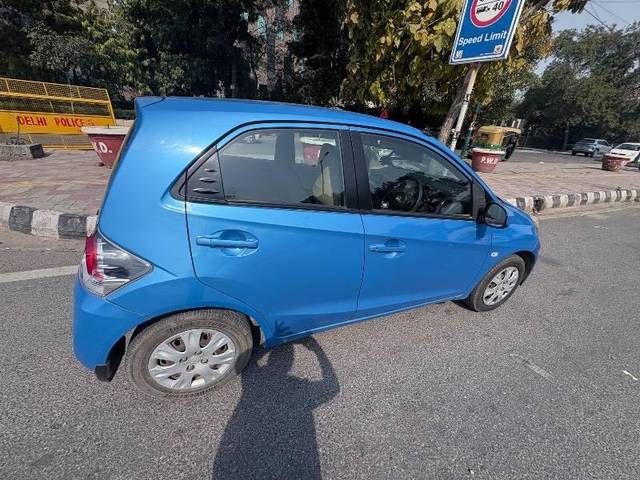 https://images10.gaadi.com/usedcar_image/4358338/original/processed_c513e66a-8a1d-445e-9016-2622e6d5e41d.jpeg?imwidth=6400