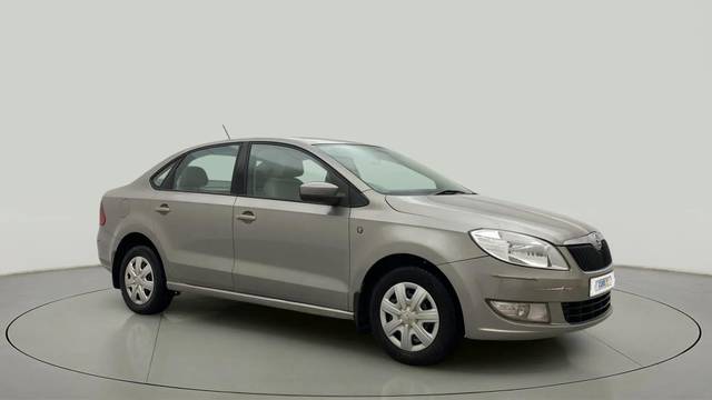 https://images10.gaadi.com/usedcar_image/4358386/original/f00e6037bf9318e7df4e01420ee06e98.jpg?imwidth=6400