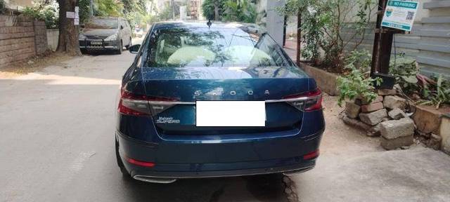 https://images10.gaadi.com/usedcar_image/4358446/original/4c0ff97a8a55168bf77d5a7dc907e427.jpeg?imwidth=6401