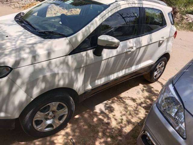 https://images10.gaadi.com/usedcar_image/4358496/original/ec80b2ef8b95de1d3d1e5903f52405dc.jpg?imwidth=6402