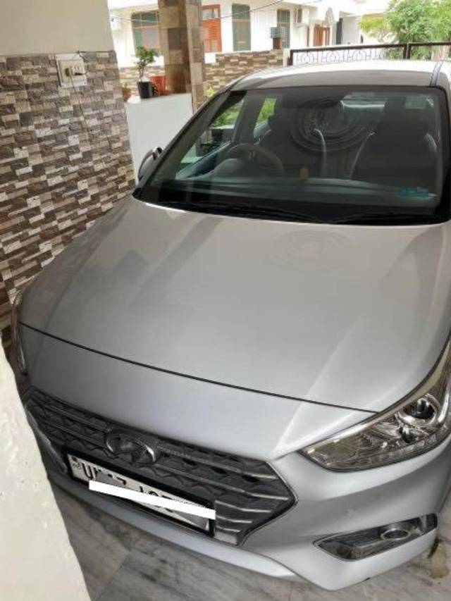 https://images10.gaadi.com/usedcar_image/4358509/original/processed_d318f934-c16a-4c0a-b8c3-439e607addf2.jpeg?imwidth=6400