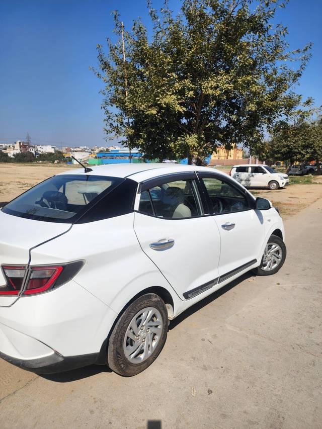 https://images10.gaadi.com/usedcar_image/4358608/original/processed_23a269239571b41500424de8ea40c246.jpg?imwidth=6402