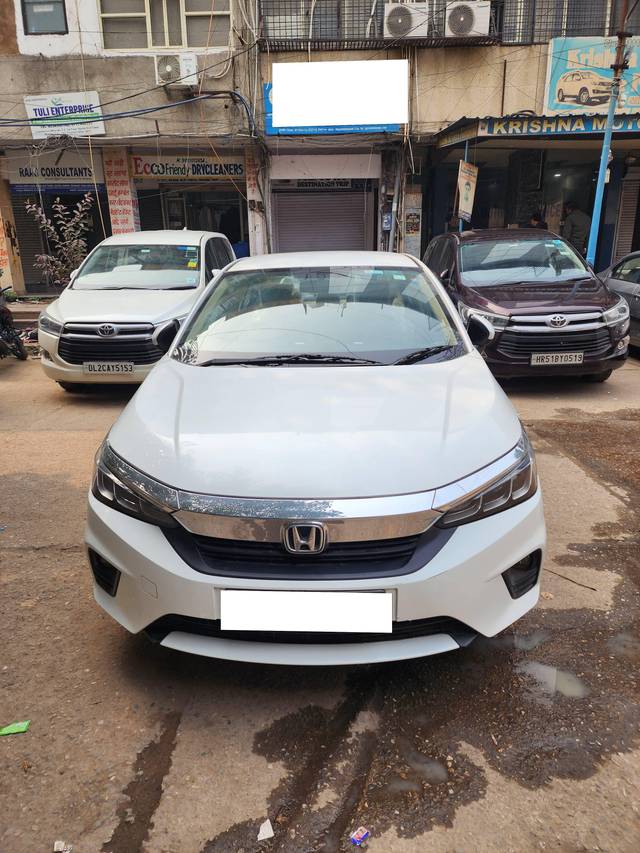 https://images10.gaadi.com/usedcar_image/4358613/original/processed_3b3a8c2bedb9b02de7354acad9ca22ee.jpg?imwidth=6401