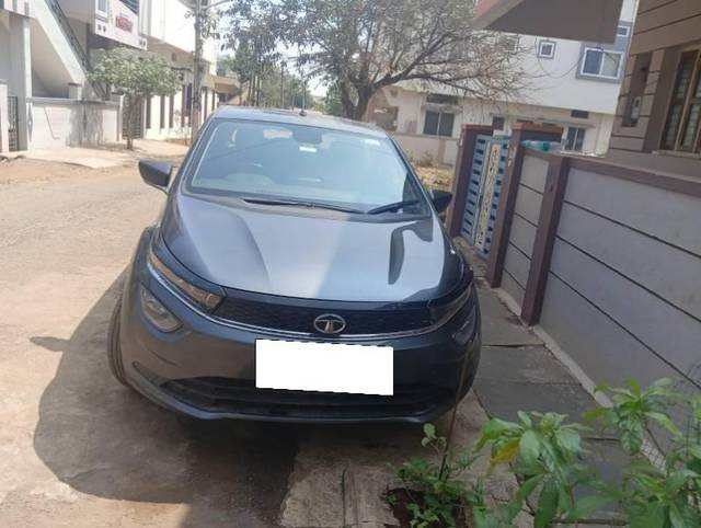 https://images10.gaadi.com/usedcar_image/4358640/original/processed_39e94999-32cb-4567-95fe-943d8d8feb5b.jpg?imwidth=6400