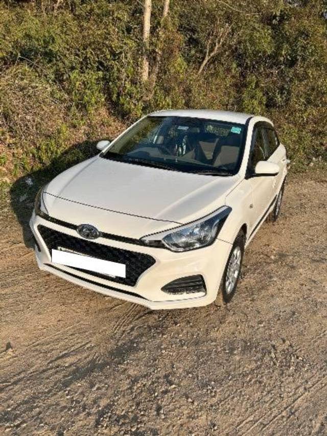 https://images10.gaadi.com/usedcar_image/4358727/original/processed_bf51bc19-668a-4b9d-9c96-d2aefe1b5729.jpeg?imwidth=6400