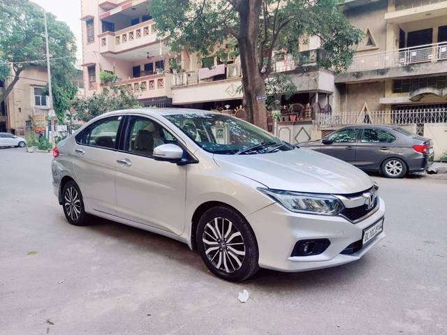 https://images10.gaadi.com/usedcar_image/4358741/original/processed_fbdf80bb223a565e0821abf1f2db2614.jpg?imwidth=6400