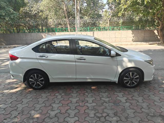 https://images10.gaadi.com/usedcar_image/4358837/original/217618ca54d2c12b86df3b150f14707d.jpg?imwidth=6401