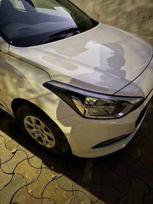 https://images10.gaadi.com/usedcar_image/4358951/original/3e604a1a58f117fac004c56570efb82e.jpg?imwidth=6402