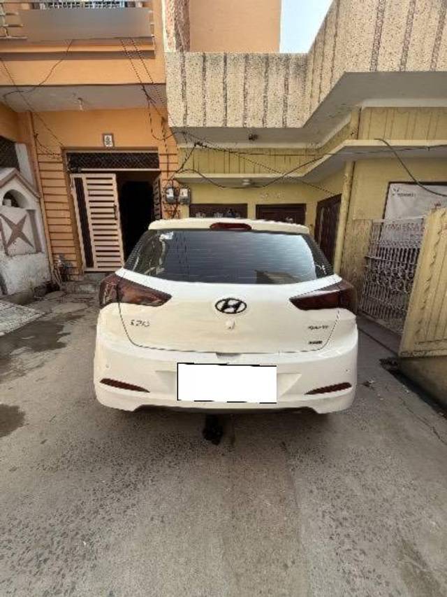 https://images10.gaadi.com/usedcar_image/4358985/original/processed_ecc3ffaf-6962-405d-8f75-c58c8003f21d.jpeg?imwidth=6400