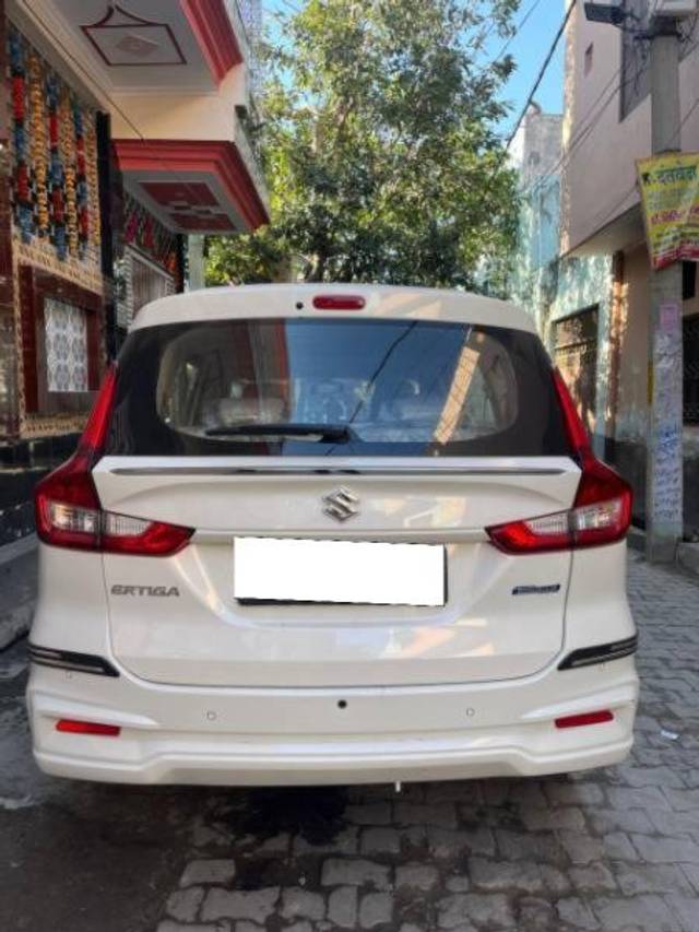 https://images10.gaadi.com/usedcar_image/4359061/original/processed_1bdf7b36-6b8c-4e68-952f-fbb4778cfa9d.jpg?imwidth=6402