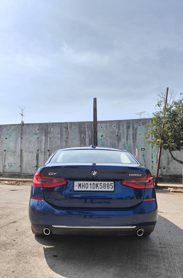 https://images10.gaadi.com/usedcar_image/4359063/original/processed_1358d464fe64cf93e7d35797fbad9e0e.jpg?imwidth=6402