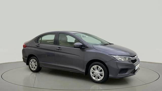 https://images10.gaadi.com/usedcar_image/4359090/original/fdef3d6137d73c83369fbbce0e521a40.jpg?imwidth=6400