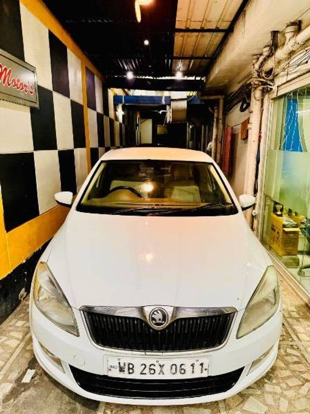 https://images10.gaadi.com/usedcar_image/4359148/original/5c11da9241a6832fa1033fec8a379650.jpeg?imwidth=6402