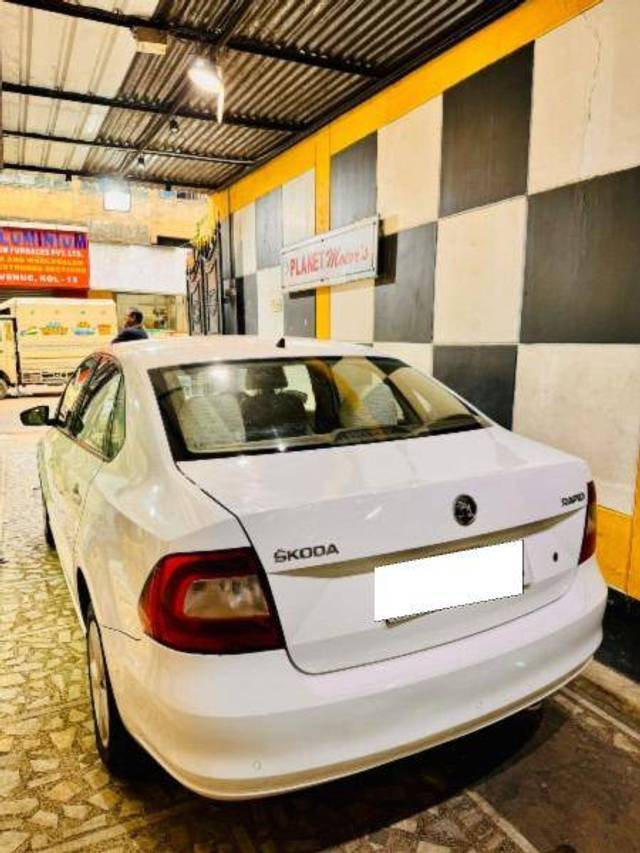 https://images10.gaadi.com/usedcar_image/4359148/original/8919eec4044207f9bbea59b103e606a1.jpeg?imwidth=6400