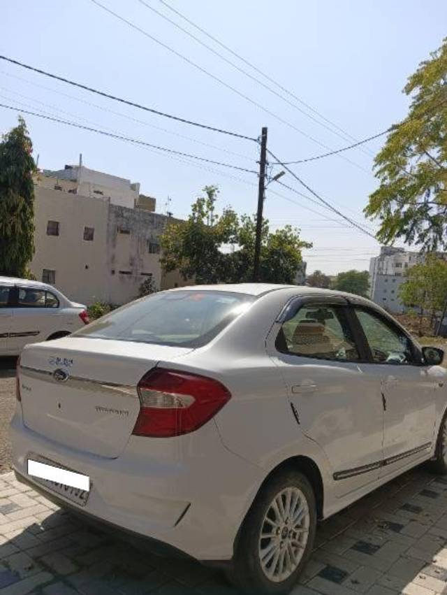 https://images10.gaadi.com/usedcar_image/4359180/original/processed_00199182-72d1-48a7-be6e-69c39685e208.jpg?imwidth=6402