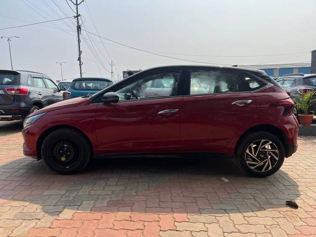 https://images10.gaadi.com/usedcar_image/4359243/original/processed_6bb94d6a5ceaa03a124ff3110de12f09.jpg?imwidth=6402