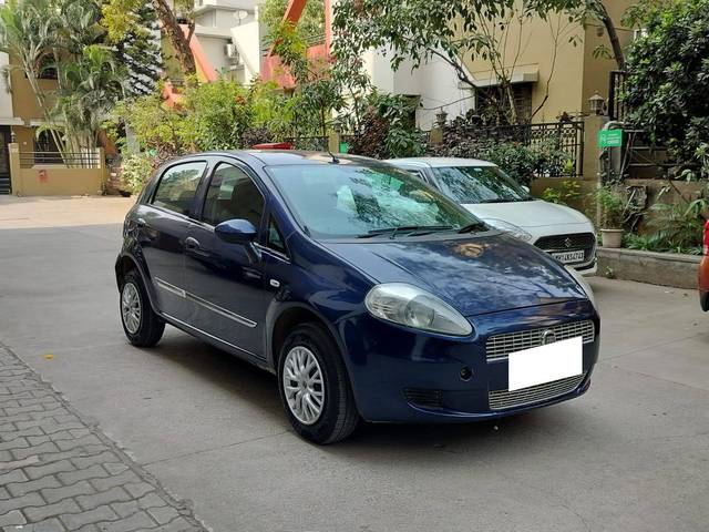 https://images10.gaadi.com/usedcar_image/4359257/original/processed_f4e064354ea7cac08b8f61e750c6af57.jpg?imwidth=6400