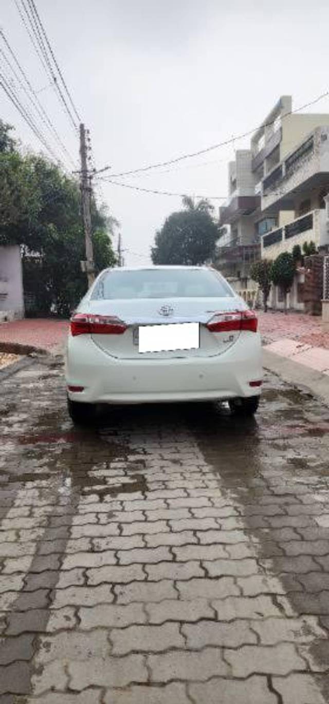 https://images10.gaadi.com/usedcar_image/4359272/original/processed_091d56de-5960-4987-acb0-f2095f01d789.jpg?imwidth=6402