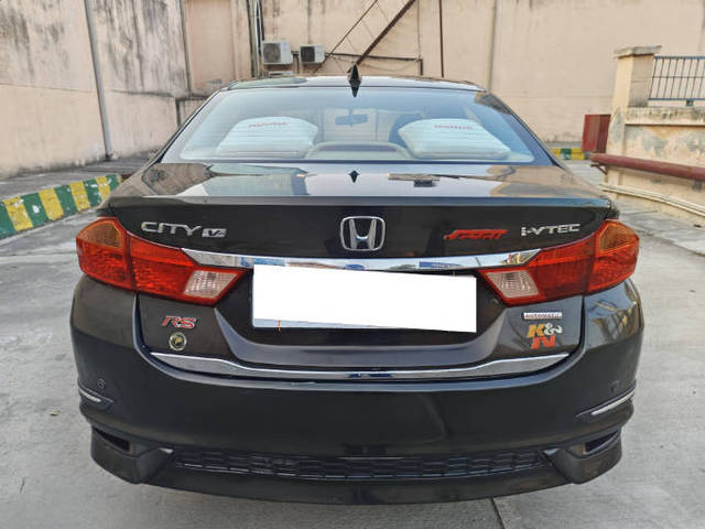 https://images10.gaadi.com/usedcar_image/4359281/original/processed_0a64a0d7f68f2746dad583e9697c8fee.png?imwidth=6401