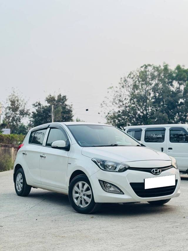 https://images10.gaadi.com/usedcar_image/4359291/original/processed_587d37ba03e9df7ead783df5e599eb7f.jpg?imwidth=6400