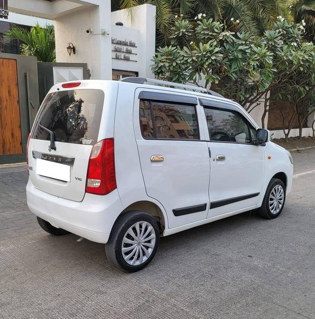 https://images10.gaadi.com/usedcar_image/4359313/original/processed_d21590ee6863a8e5de80fcdc88f29a00.jpg?imwidth=6402