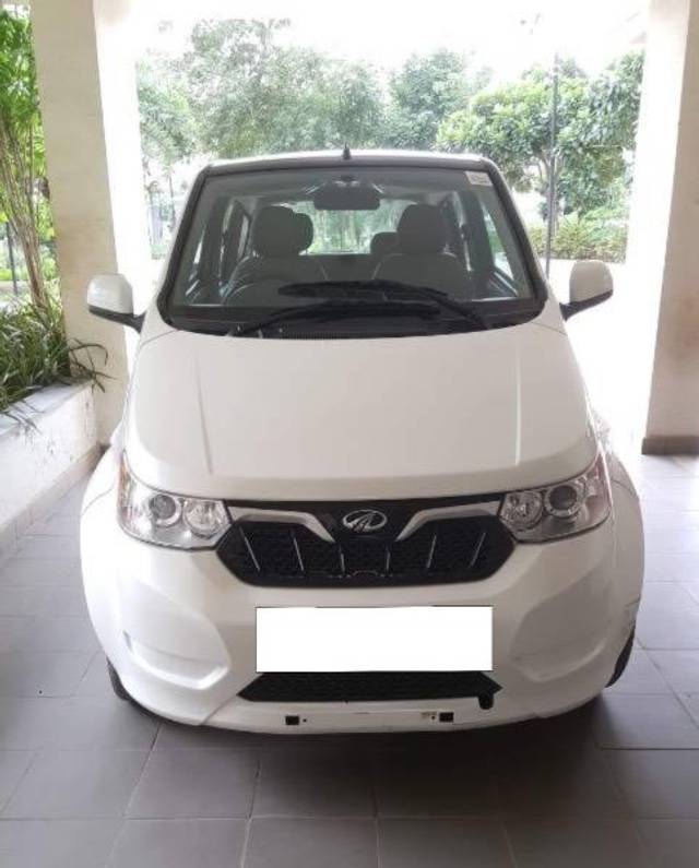 https://images10.gaadi.com/usedcar_image/4359346/original/processed_c7e3c566-e4b1-401d-9501-a75e0b0232fd.jpg?imwidth=6400