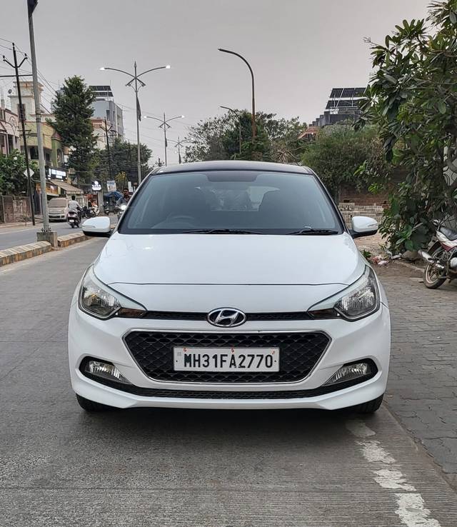 https://images10.gaadi.com/usedcar_image/4359349/original/1e4d1c6b6622cd2b61c3a26e24ba2a8f.jpg?imwidth=6400