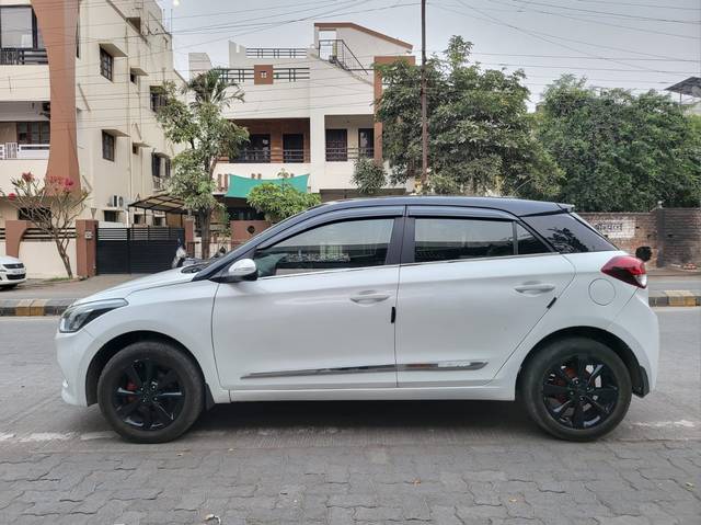 https://images10.gaadi.com/usedcar_image/4359349/original/6ea8136738fbd4083d55119cc37f38b0.jpg?imwidth=6402