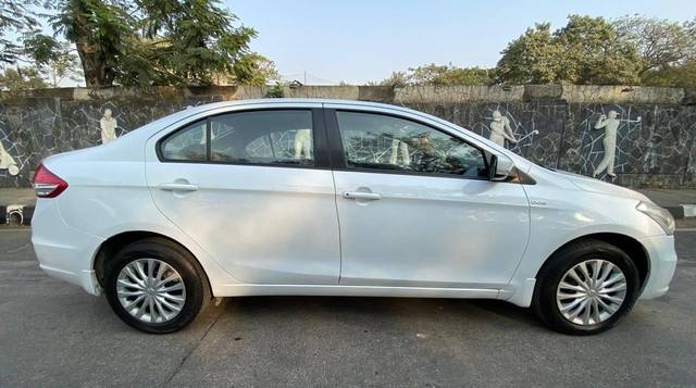 https://images10.gaadi.com/usedcar_image/4359369/original/processed_c922da9cbe5b6db3651afd9e623d06b4.jpg?imwidth=6401