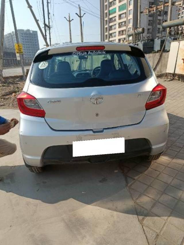 https://images10.gaadi.com/usedcar_image/4359373/original/processed_89c83bf7-c77f-422e-b125-6dafae84f62c.jpg?imwidth=6402