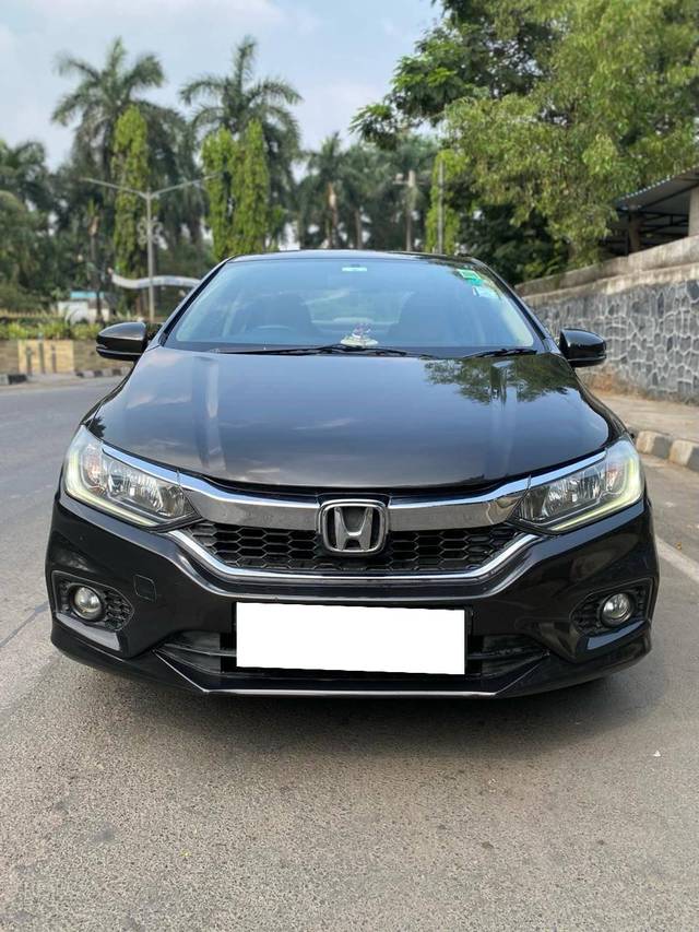 https://images10.gaadi.com/usedcar_image/4359392/original/processed_51ebdcf96d0a2c2e7e0de19526d3d42b.jpg?imwidth=6401