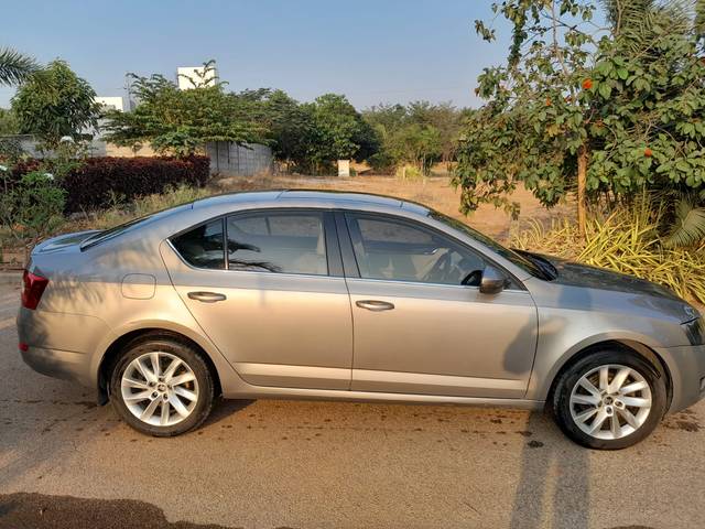 https://images10.gaadi.com/usedcar_image/4359407/original/76d7802e4eeb350ab4af8720af5c8ce8.jpg?imwidth=6401