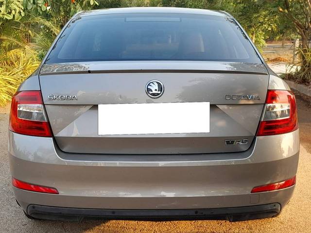 https://images10.gaadi.com/usedcar_image/4359407/original/processed_c490fe6a4f59de37f738120ac9b81df5.jpg?imwidth=6402