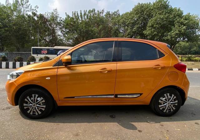 https://images10.gaadi.com/usedcar_image/4359442/original/processed_baaf5767561a63da97a431fe73b1ea83.jpg?imwidth=6402