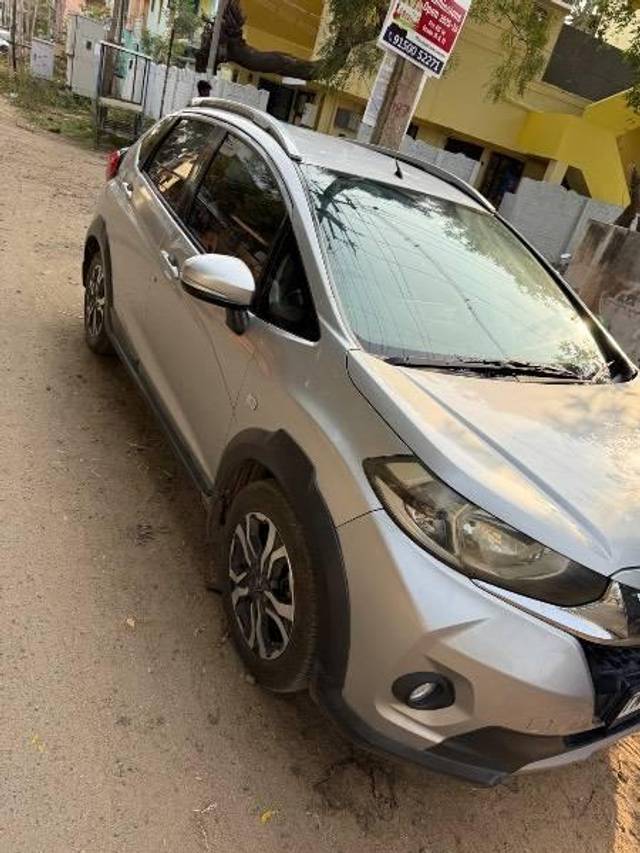 https://images10.gaadi.com/usedcar_image/4359443/original/processed_fdc2030e-3a43-4fac-84e2-2921b23ee9cf.jpeg?imwidth=6401