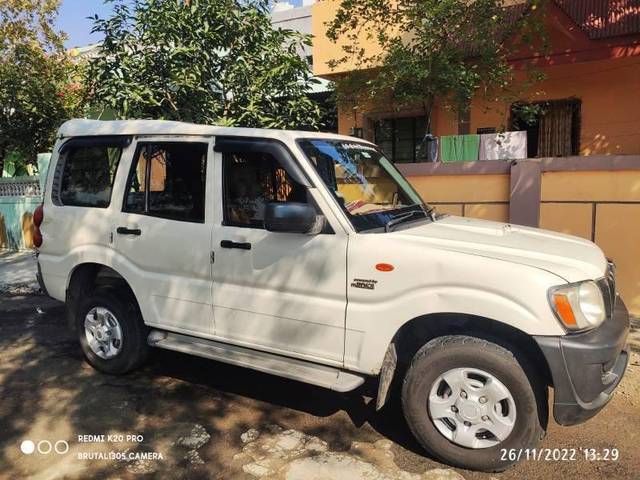 https://images10.gaadi.com/usedcar_image/4359451/original/processed_bcb10e44-7904-403c-aed3-96cf2915b2e9.jpg?imwidth=6402