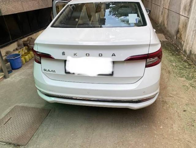 https://images10.gaadi.com/usedcar_image/4359479/original/processed_afdfe0ef-059a-4abf-acde-cf999217f46a.jpeg?imwidth=6401