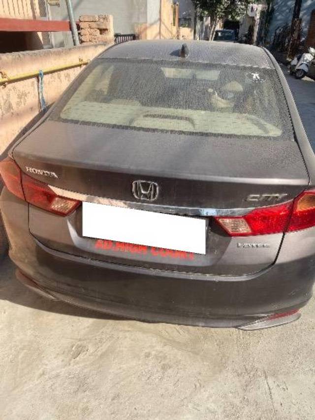 https://images10.gaadi.com/usedcar_image/4359556/original/processed_e74988a1-1ebc-4629-adb9-2da4d0454ace.jpg?imwidth=6401